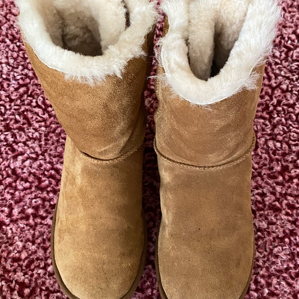 UGG BOOTS WOMEN SIZE 7
